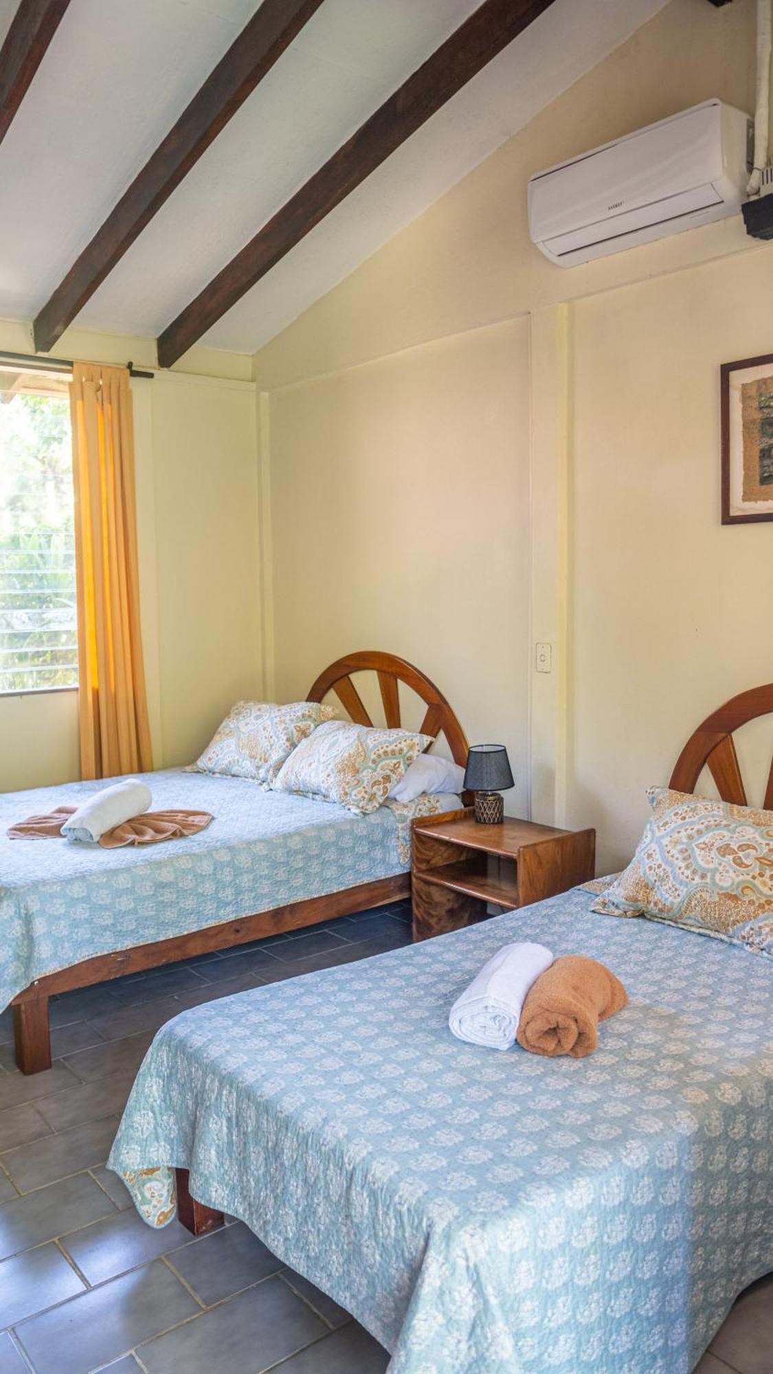 Diuwak Hotel Dominical Bagian luar foto