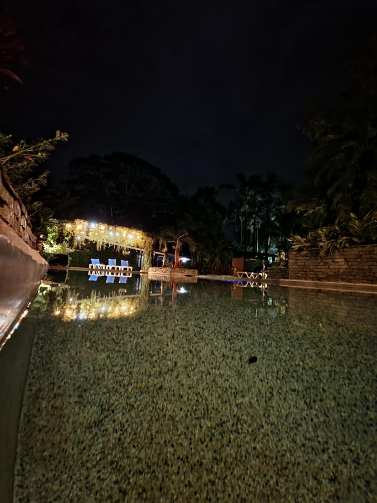 Diuwak Hotel Dominical Bagian luar foto