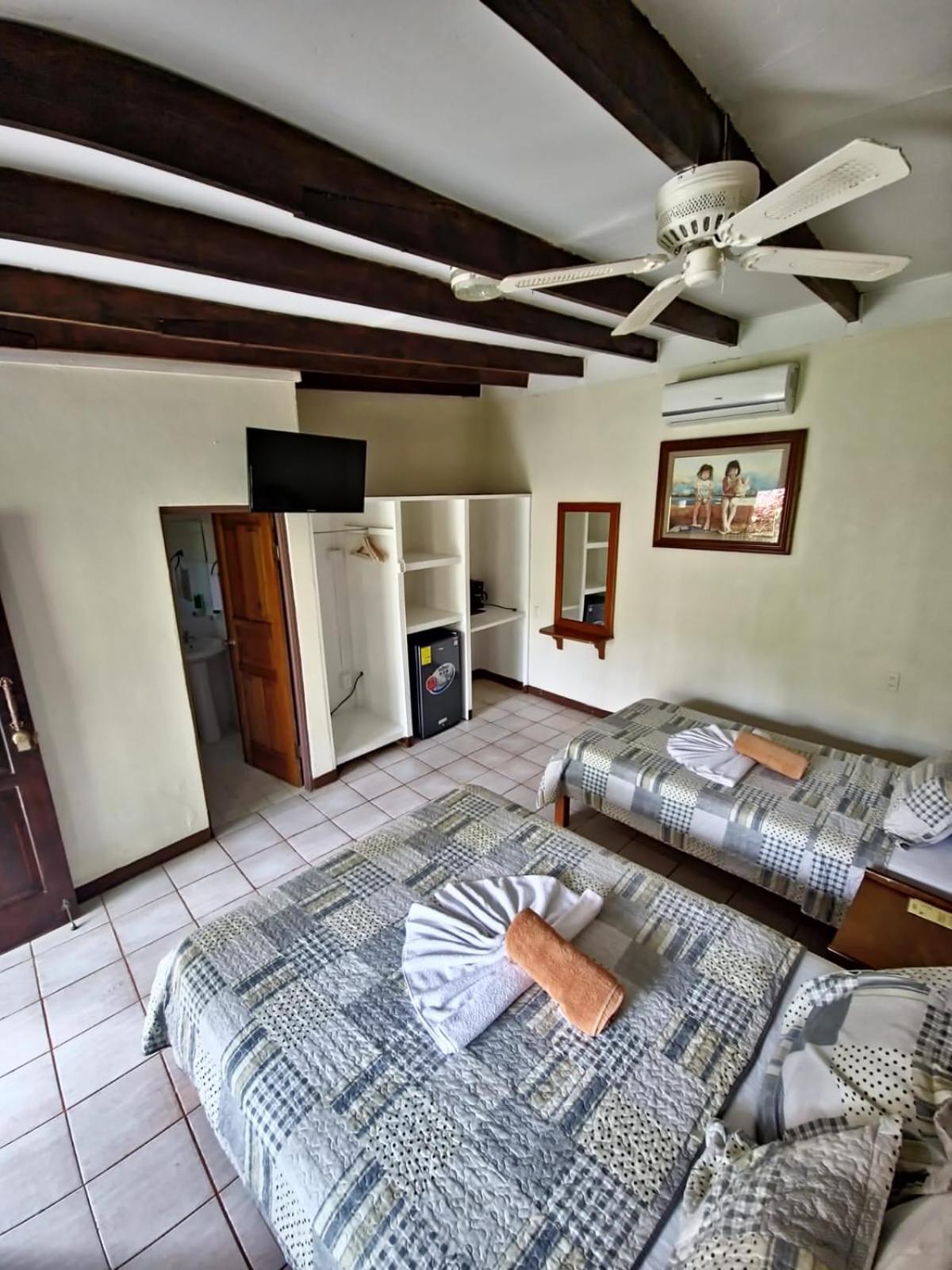 Diuwak Hotel Dominical Bagian luar foto