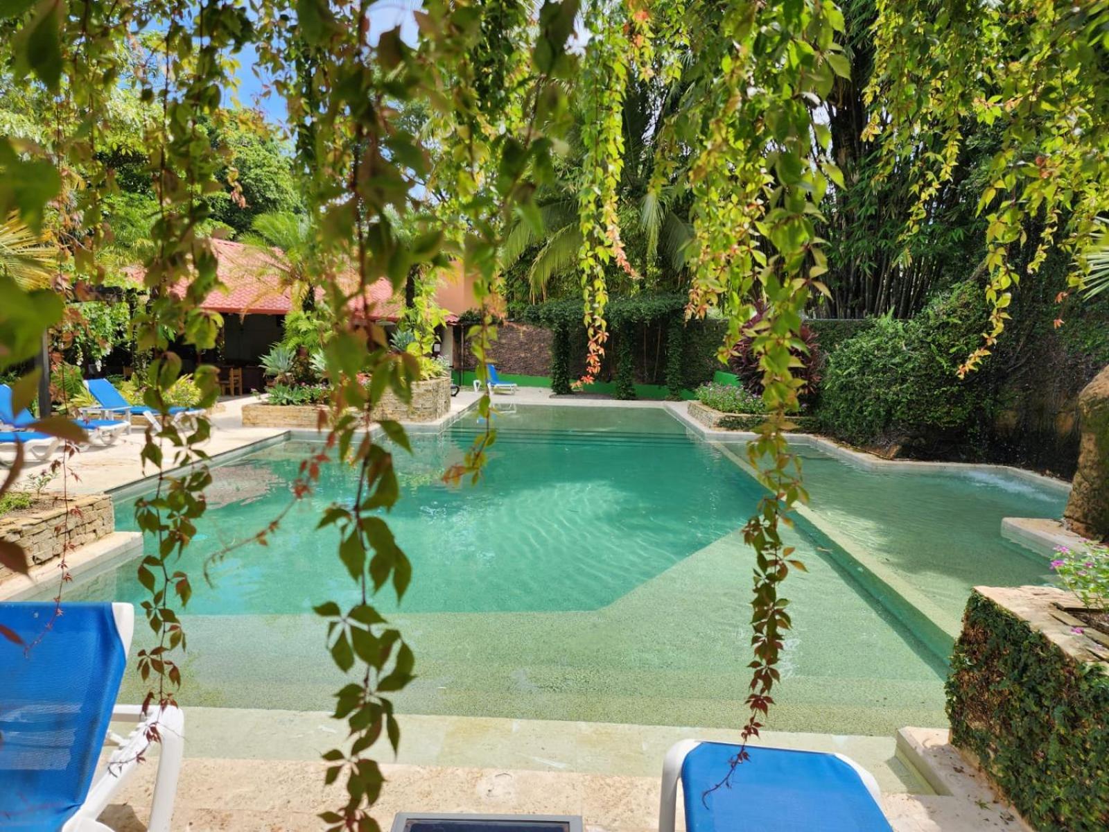 Diuwak Hotel Dominical Bagian luar foto