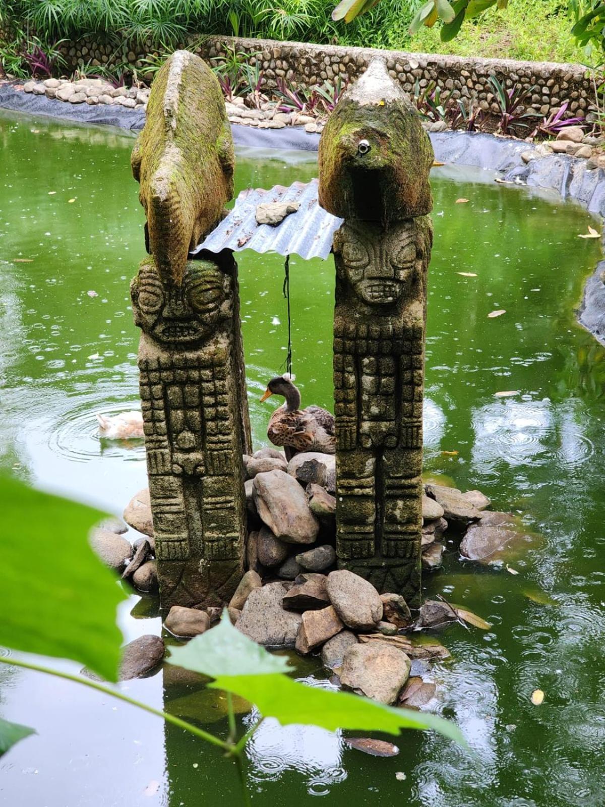 Diuwak Hotel Dominical Bagian luar foto
