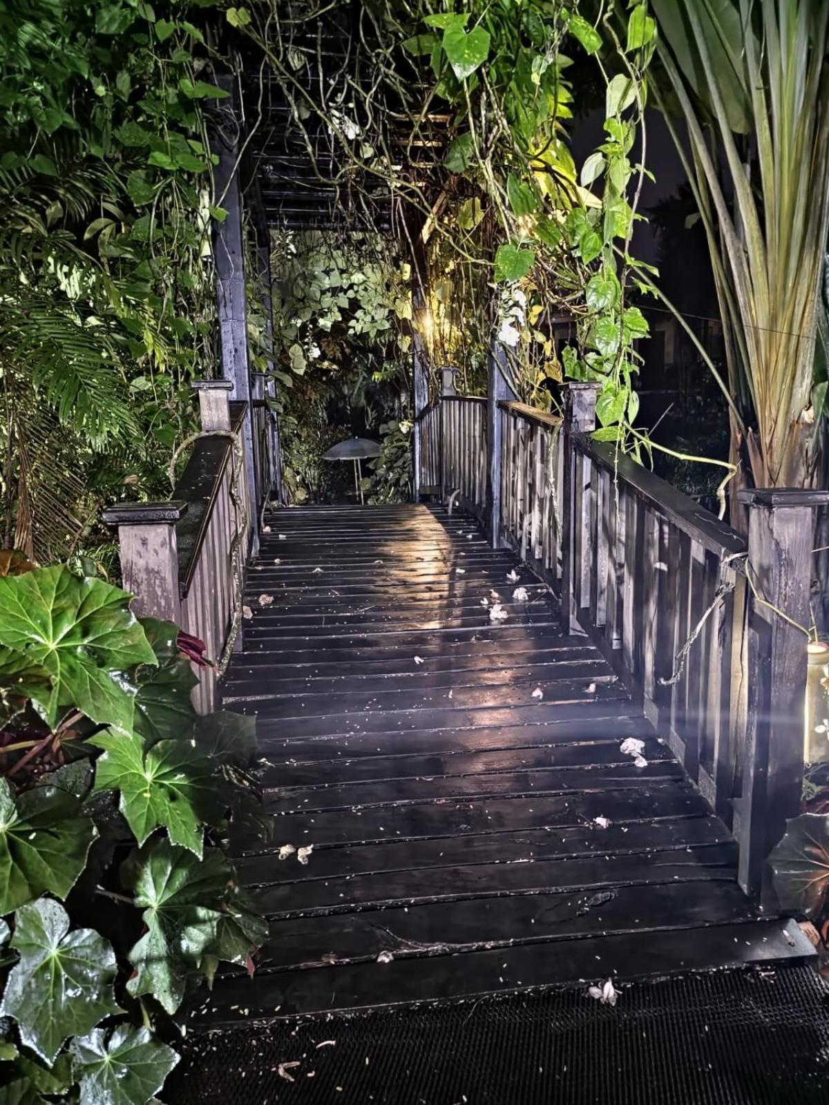 Diuwak Hotel Dominical Bagian luar foto