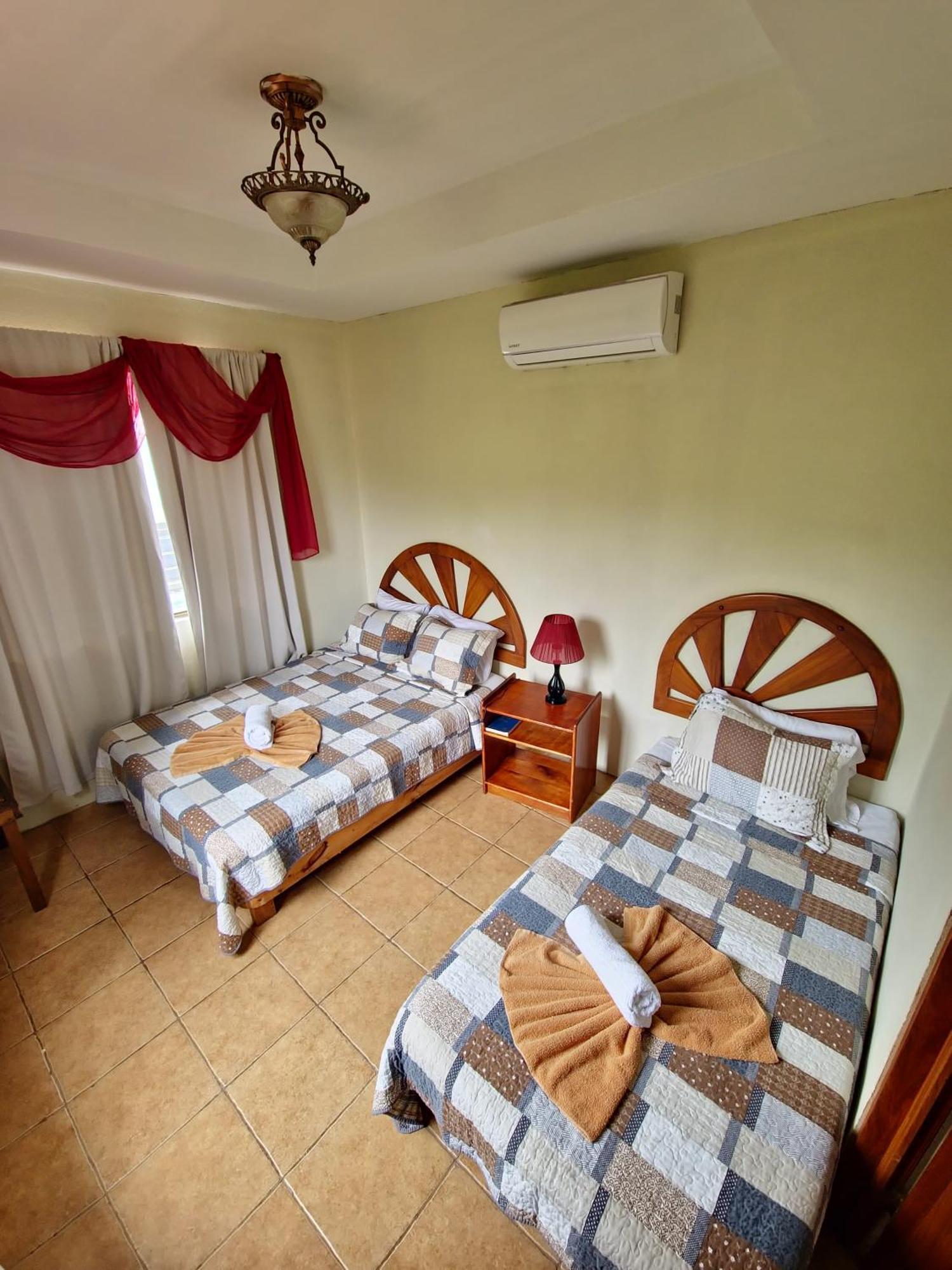 Diuwak Hotel Dominical Bagian luar foto