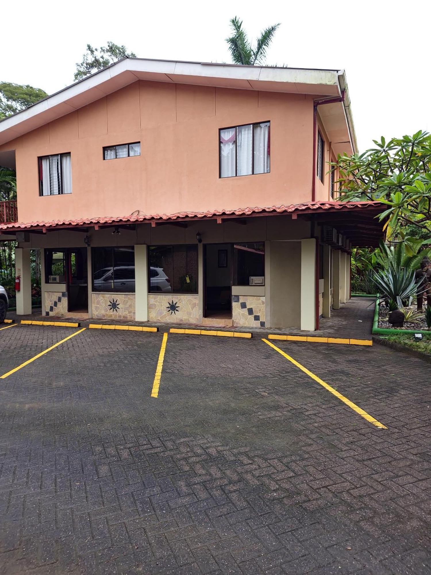 Diuwak Hotel Dominical Bagian luar foto