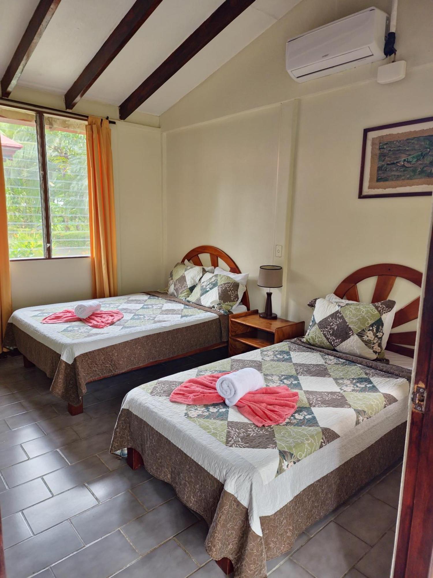Diuwak Hotel Dominical Bagian luar foto