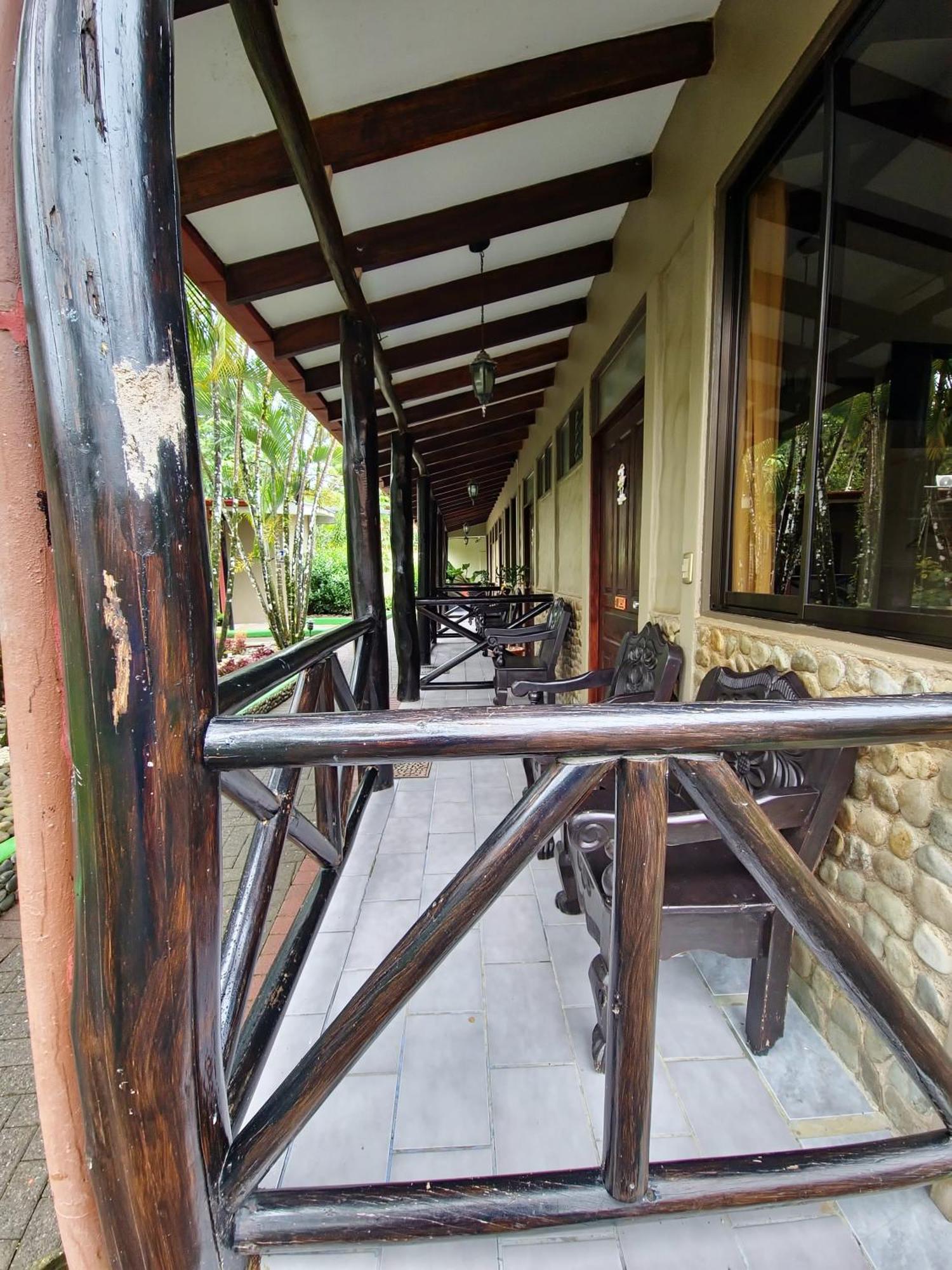 Diuwak Hotel Dominical Bagian luar foto